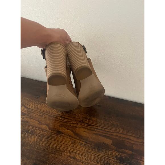 Universal Thread Perforated Block Heel Sandals - Size 8.5 - Picture 2 of 5